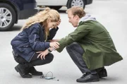 Maria Wern (Eva Röse) und ihr Kollege Sebastian (Erik Johansson) ermitteln in einem Mordanschlag auf eine Spitzenkandidatin auf der jährlichen "Almedanen-Woche" in Visby.