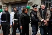 LAW & ORDER -- "Fed" Episode 2011 -- Pictured: (l-r) Anthony Anderson as Det. Kevin Bernard, Jeremy Sisto as Det. Cyrus Lupo, S. Epatha Merkerson as Lt. Anita Van Buren, Boris McGiver as Jerry Ganz (right) -- NBC Photo: Will Hart