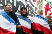 Muslimische Frauen, die 2004 gegen das Verbot von Schleiern in Schulen demonstrierten