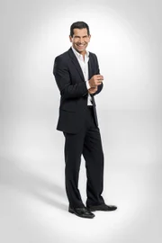 Moderator Mitri Sirin