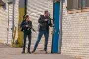 Audrey Esparza (Tasha Zapata), Sullivan Stapleton (Kurt Weller).