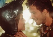 Prinzessin Fantaghirň, Teil 4
Die Weiße Hexe muss all ihre magischen Kräfte aufbieten, um Fantaghirň (Alessandra Martines) zu unterstützen und Romualdo (Kim Rossi Stuart) der Macht der Schwarzen Königin zu entreißen. Doch erst nachdem es Fantaghirň gelungen ist, auch ihren Vater zu befreien, darf sie Romualdo glücklich in die Arme schließen.