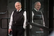 Dr. Robert Ford (Anthony Hopkins).