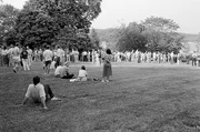 Wissenschaftler versammeln sich 1986 im Cold Spring Harbor Laboratory, um die Sequenzierung des menschlichen Genoms zu diskutieren.