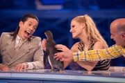 Begeistert der Pinguin die Jury am meisten? Jorge González (l.), Michelle Hunziker (M.) und Christoph Maria Herbst (r.) suchen unter den Tieren mit besonderen Talenten Finalisten, aus denen dann das Publikum seinen Sieger wählen kann ...