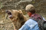 Wenn Menschen Bären in freier Wildbahn begegnen, kann es für den Menschen tödlich enden./Wenn Menschen Bären in freier Wildbahn begegnen, kann es für den Menschen tödlich enden.