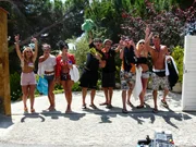 Erleben den Partysommer ihres Lebens: (v.l.n.r.) Lory Glory, Bauer, Ling-Ling, Maikiboy, Emilio, Der Pole, Leo und Jerôme ...
