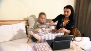 Modelmamma Anna (28) erfüllt ihrem Sohn Kevin (6) jeden Wunsch!