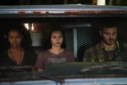 (v.l.n.r.) Maddie Bishop (Fola Evans-Akingbola); Ryn (Eline Powell); Ben (Alex Roe)