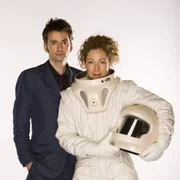 Le Docteur (David TENNANT) et le professeur River Song (Alex KINGSTON)