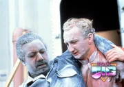 Caleb Taylor (Jason Bernard) und Willie (Robert Englund)