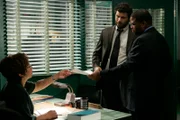 LAW & ORDER -- "The Great Satan" Episode 2002 -- Pictured: (l-r) S. Epatha Merkerson as Lt. Anita Van Buren, Jeremy Sisto as Det. Cyrus Lupo, Anthony Anderson as Det. Kevin Bernard  -- NBC Photo: Virginia Sherwood