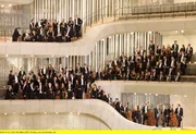 Eine glanzvolle Premiere steht auch für das NDR Elbphilharmonie Orchester unter der Leitung von Thomas Hengelbrock an.