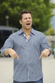 Shawn (James Roday) versucht herauszufinden, ob der scheinbare Selbstmord eines jungen Mädchens wirklich Selbstmord war...