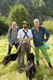 WDR Fernsehen MIT BOCK DURCHS LAND, "Folge 2 Ein Beruf in der Stille, der harte Arbeit ist", am Mittwoch (27.05.15) um 21:00 Uhr.
Hubertus Meyer-Burckhardt (r) und Ralf Morgenstern (l), begleiten Wanderschäfer Maik Randolph mit seiner Schaf- und Ziegenherde durchs Land.