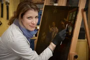 Restauratorin Julia Pfeiffer