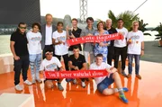 FC Ente Bagdad: Stefan Schirmer (mit Preis), Knacki Deuser und Ministerpräsidentin Malu Dreyer mit Vereinsmitgliedern.