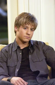 Benjamin McKenzie (Ryan Atwood).