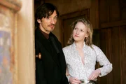 Sol Star (John Hawkes, left)