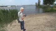 ADAC-Campingplatz-Tester Kai Wentz bewertet den Strand eines Campingplatzes in Holland.