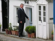 Martin (Martin Clunes) muss eine junge Patientin behandeln, die sich oft und gerne auffällig schlecht benimmt. Von Ritalin hält der Doktor allerdings nichts ...