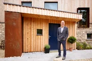 Grand Design - Grosse Träume, grosse Häuser
Staffel 15
Kevin McCloud besucht innovative Bauten und ihe Bauherren.
SRF/Channel 4