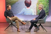 Dennis Wilms (li.) mit Kinderschmerztherapeut Prof. Boris Zernikow.