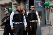 LAW & ORDER -- "Fed" Episode 2011 -- Pictured: (l-r) Anthony Anderson as Det. Kevin Bernard, S. Epatha Merkerson as Lt. Anita Van Buren, Jeremy Sisto as Det. Cyrus Lupo  -- NBC Photo: Will Hart