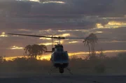 Hubschrauber in der Dämmerung im Okavango Delta