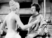In jeder "EWG"-Sendung persiflierte Hans-Joachim Kulenkampff in einem kleinen Spielfilm die Großen der geschichte und der Zeitgeschichte. In dieser kleinen Szene mit Hans-Joachim Kulenkampf erwacht die von Pygmalion geschaffene Statue zum Leben.
