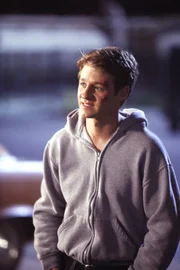 Benjamin McKenzie (Ryan).