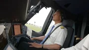 Kurz vorm Abheben: Testpilot Wolfgang Absmeier im Cockpit des Airbus 350 ...