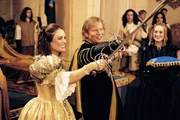 MDR Fernsehen LADY MUSKETIER - ALLE FÜR EINE (2), "La Femme Musketeer", am Dienstag (06.01.15) um 12:40 Uhr.
D'Artagnan (Michael York) und seine Tochter Valentine (Susie Amy), die in die Leibgarde Ludwig XIV. aufgenommen wird.