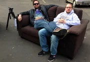 Bastian Bielendorfer und Reinhard Remfort sind die Zerleger. Ein Buchautor und ein Physiker - sie machen den Härtetest auch mit zwei Sofas.