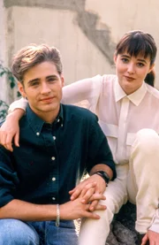 Jason Priestley (Brandon), Shannen Doherty (Brenda).