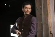 Lawrence (Clifton Collins Jr.).