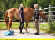 Sonja Wirth (Annett Fleischer, rechts) will von Kathi (Julia Nalbach) wissen wie das Verhältnis zwischen Thekla und Claudia war.