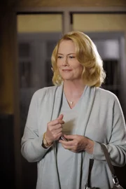 Shawns Mutter Madeleine Spencer (Cybill Shepherd) ahnt nicht, dass sie ins Visier eines Serienkillers geraten ist.