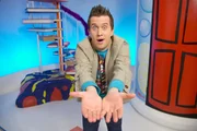 Wenn"s ums Basteln geht, hat Mister Maker die Nase vorn. In seinem magischen Studio, in dem alle Requisiten Bastelgegenstände in Übergröße sind, fehlt es an nichts.