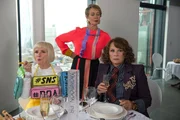 (v.l.n.r.) Bubble (Jane Horrocks); Claudia (Celia Imrie); Edina (Jennifer Saunders)