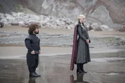 L-P:
Tyrion Lannister (Peter Dinklage), Daenerys Targaryen (Emilia Clarke)