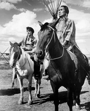 Faszination Wilder Westen: "Cowboys - Mythos der Westernhelden" zeigt, wie die Film- und Fernsehproduktionen der letzten Jahrzehnte die Revolverhelden zu Legenden gemacht haben. So zum Beispiel "Little Big Man" mit Dustin Hoffman (l.) und Chief Dan George (r.)...