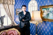 Antoine Richardder ist der Schöngeist und Charmeur unter den 4 Händlern. Sein Steckenpferd sind Designartikel aller Epochen und alles, was glänzt und funkelt.