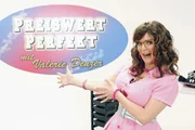 Die schräge Styling-Beraterin Valerie Denzer (Mirja Boes)versucht wieder in ihrer Sendung "Preiswert Perfekt" sensationell schlechte Fashiontipps an die Frau zu bringen.