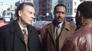 Detective Ed Green (Jesse L. Martin) und  Detective Lennie Briscoe (Jerry Orbach)