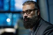 Der Imam Naveed Hassan Abound (Ali Kazim) wird von der Polizei als Informant eingesetzt.