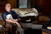 Joe Paxton (Craig T. Nelson).