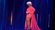 Jutta P. führt durch die Show.