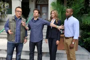 -- "A Touch Of Sweevil" Episode 808 -- Pictured: (l-r) Tom Arnold as Garth, James Roday as Shawn Spencer, Mira Sorvino as Betsy, Dule Hill as Gus Guster -- (Photo by: Alan Zenuk/USA Network)