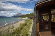 Die White Pass Bahnlinie am Lake Bennett